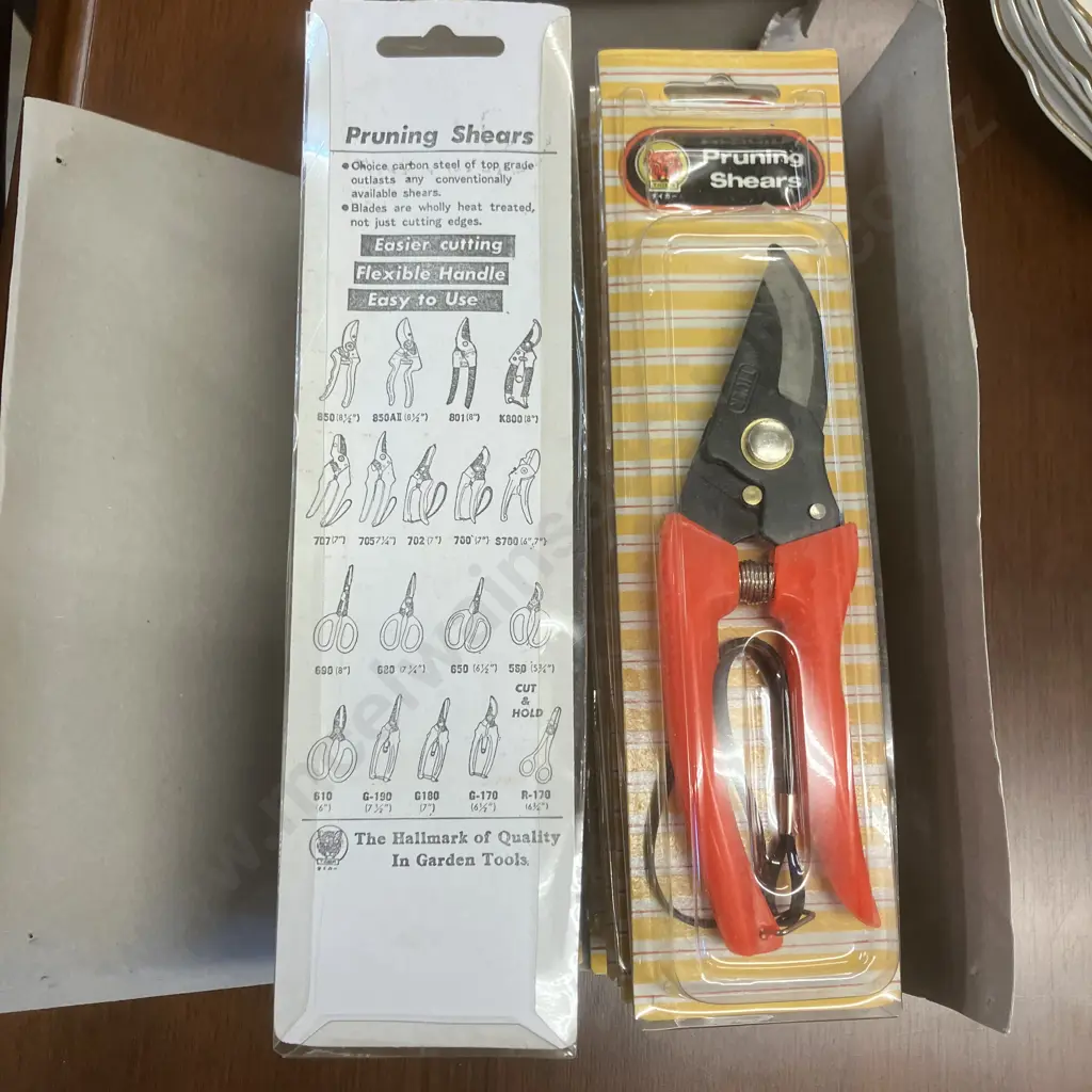 Lot of 12 New Pruning Shears Image 1++