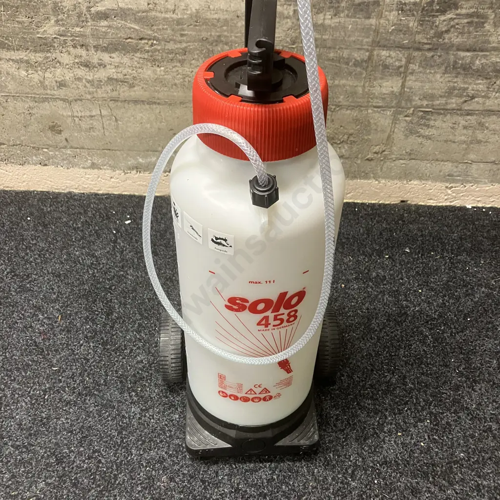 Solo 458 Rollabout Pressure Sprayer With Manual, 11 Litres Image 1++