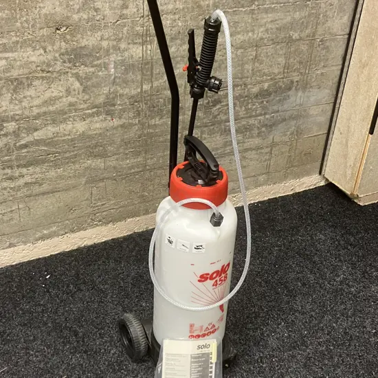 Solo 458 Rollabout Pressure Sprayer With Manual, 11 Litres