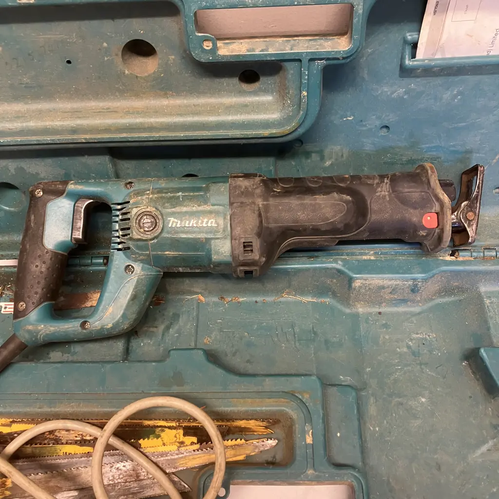 Makita 1200W Reciprocating Saw JR3050T In Moulded Case With Blades Image 1++