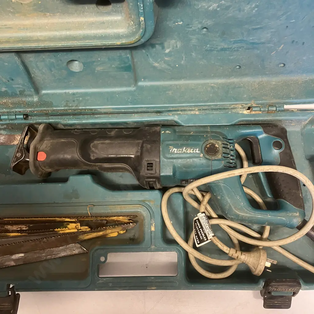 Makita 1200W Reciprocating Saw JR3050T In Moulded Case With Blades Image 1++