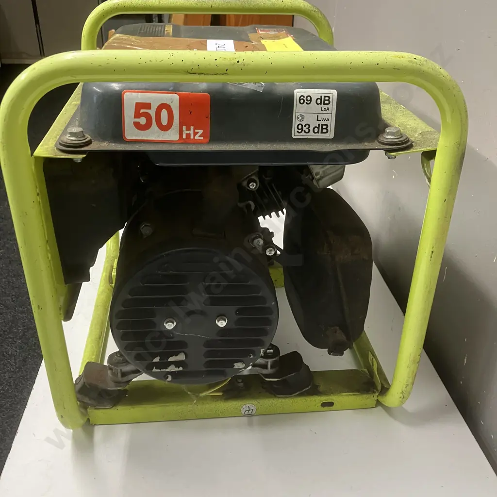 Ryobi RGN1200A 1100W Portable Petrol Generator Image 1++