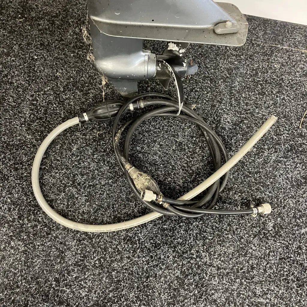 Suzuki DT6 Outboard Motor With Tote Tank Etc - 00601-651480 (Sold As Is) Image 1++