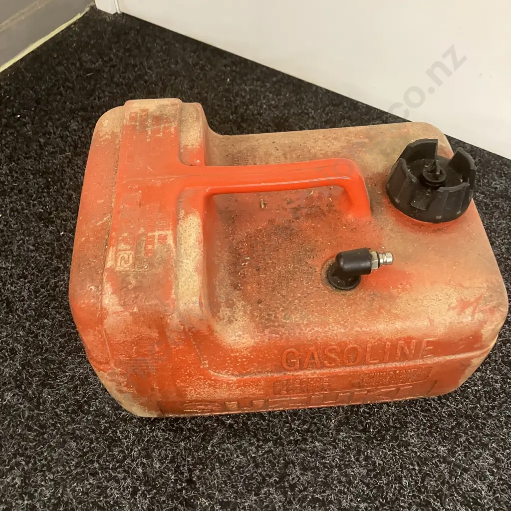 Suzuki DT6 Outboard Motor With Tote Tank Etc - 00601-651480 (Sold As Is) Image 1++