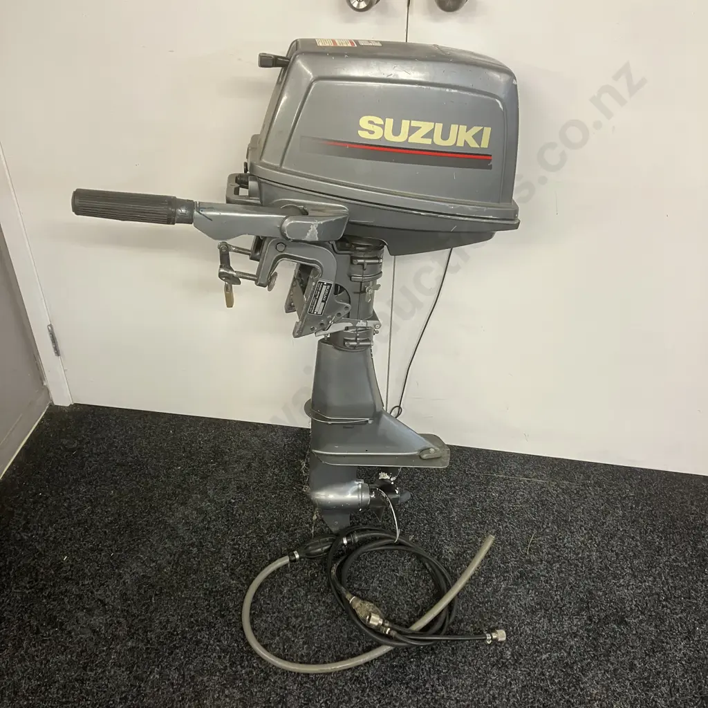 Suzuki DT6 Outboard Motor With Tote Tank Etc - 00601-651480 (Sold As Is) Image 1++