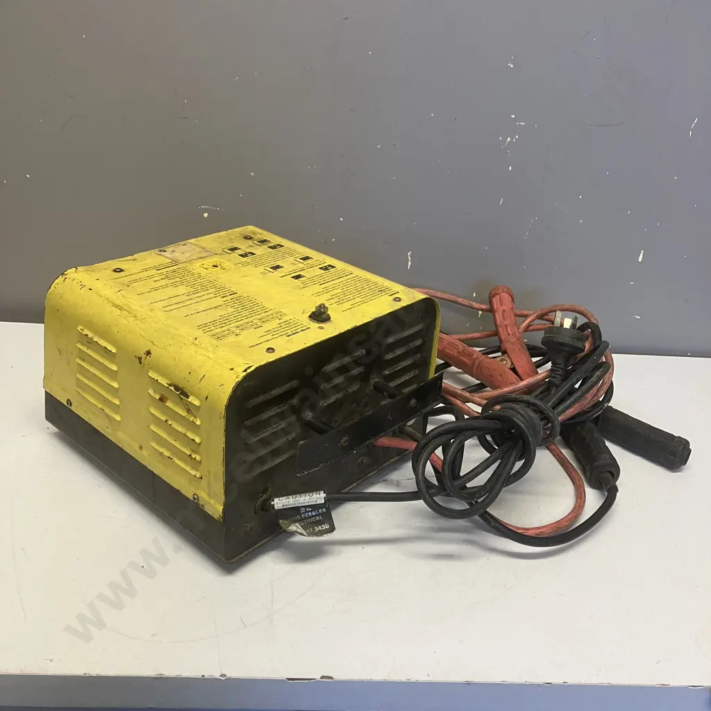 Projecta 12/24V Workshop Battery Charger With Engine Start Image 1++