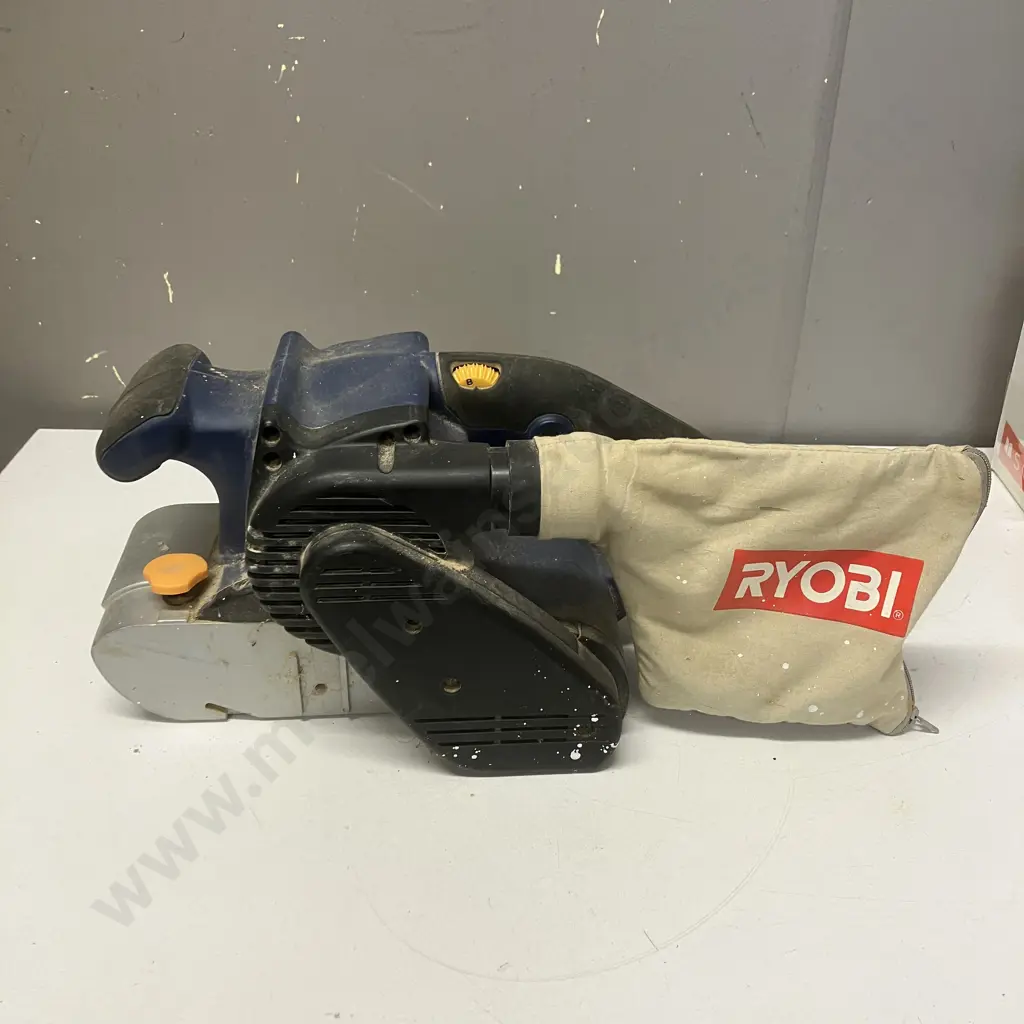 Ryobi 950W Belt Sander Model EBS9576VK Image 1++
