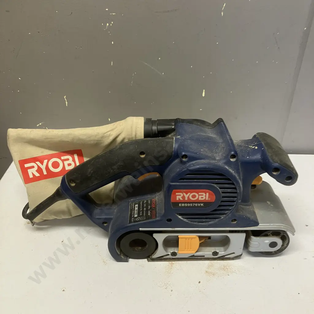 Ryobi 950W Belt Sander Model EBS9576VK Image 1++