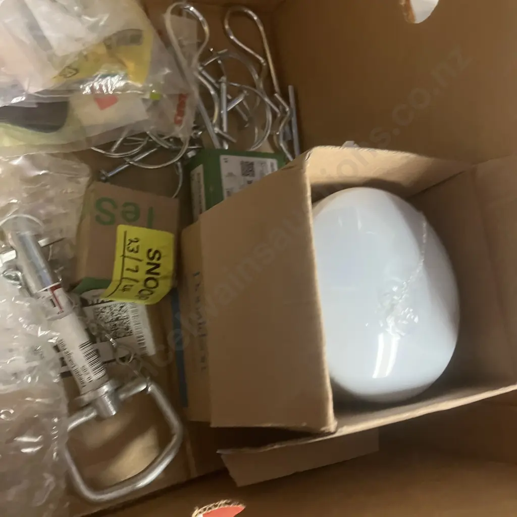 2m Circular Green Cover, Box Lots - Smat Nord Wing Mirror, Hitch Pin, Filter, Foil Trays Etc Image 1++