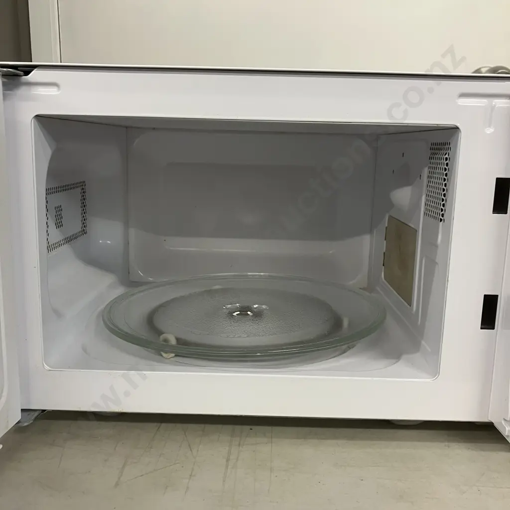 Necessities 20L 700W Manual Microwave Oven, Model NMW720W Image 1++