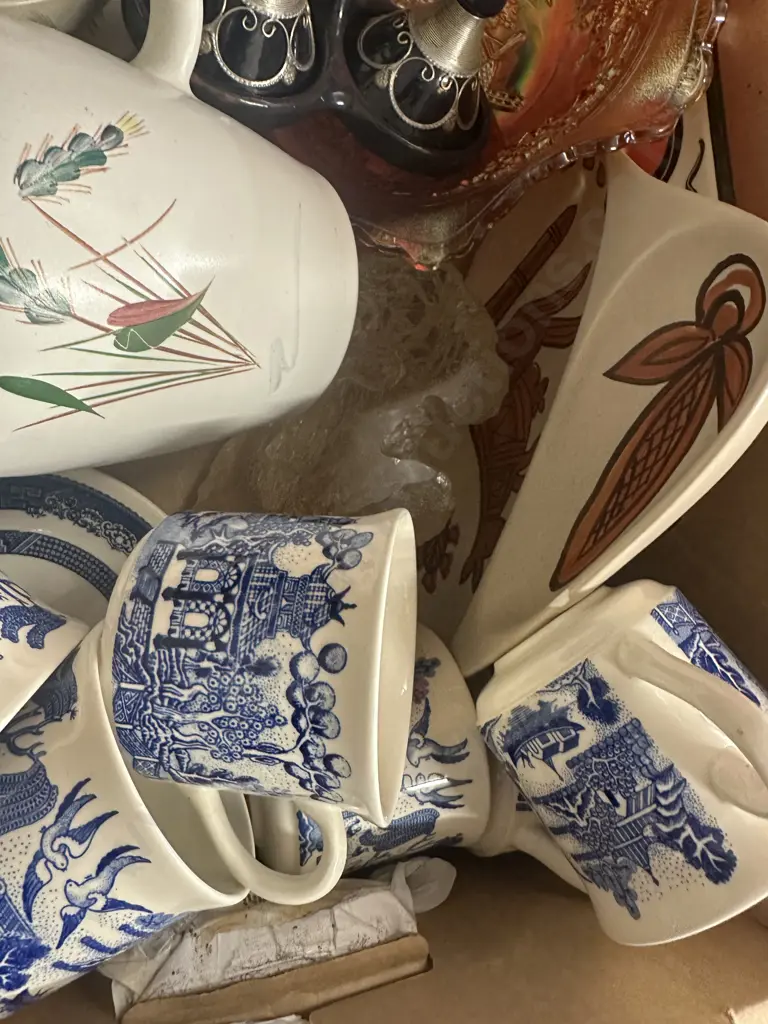 Assorted China Items Including Denby Jug, Blue & White Flow Ware Etc Image 1++