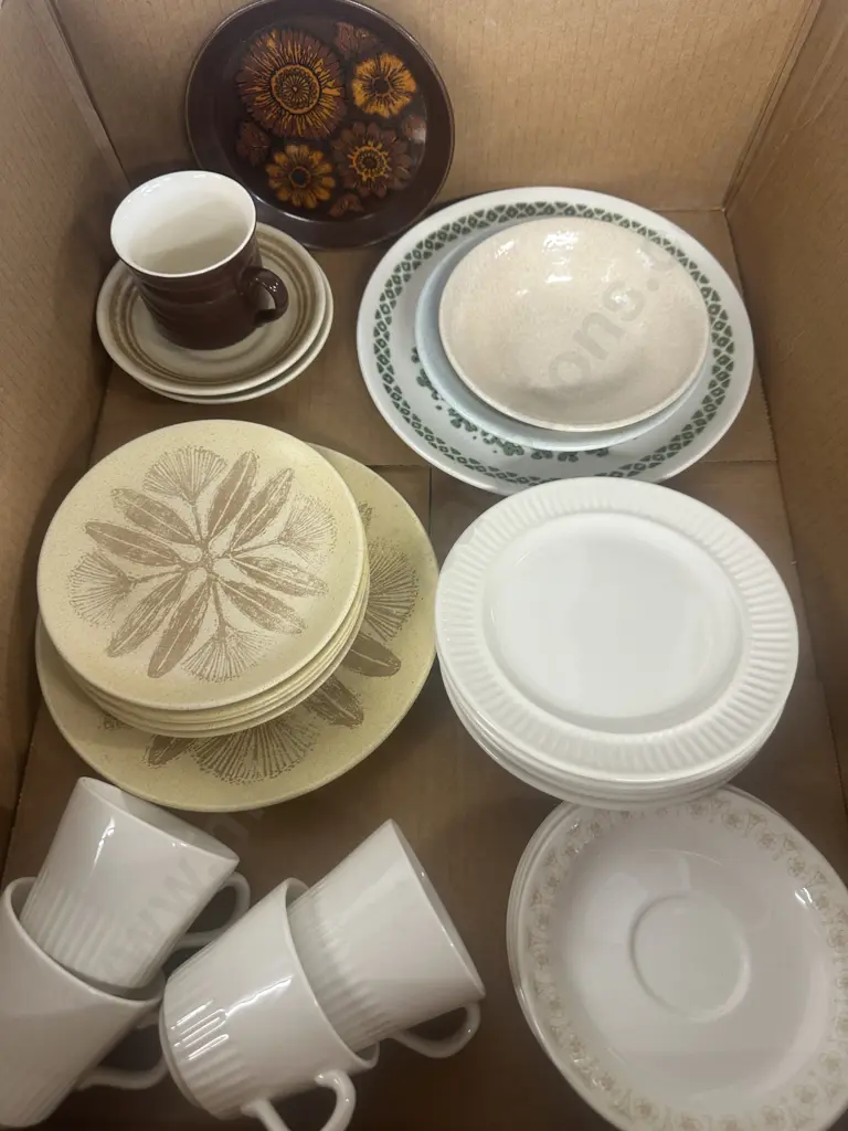 Box Of Assorted Crockery Including Crown Lynn Image 1++