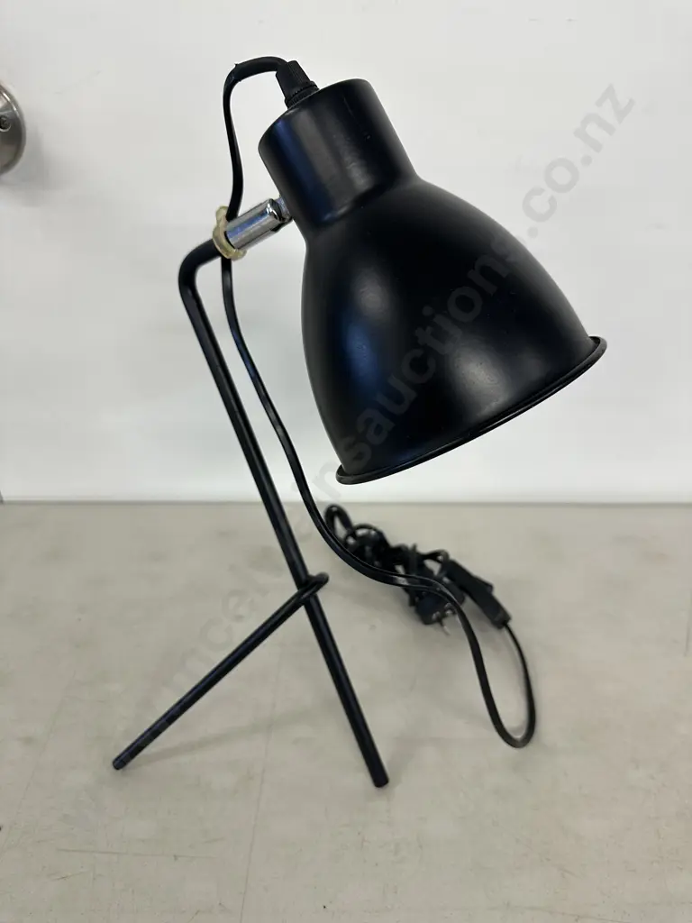 Modern Black Desk Lamp Tri Legged Image 1++
