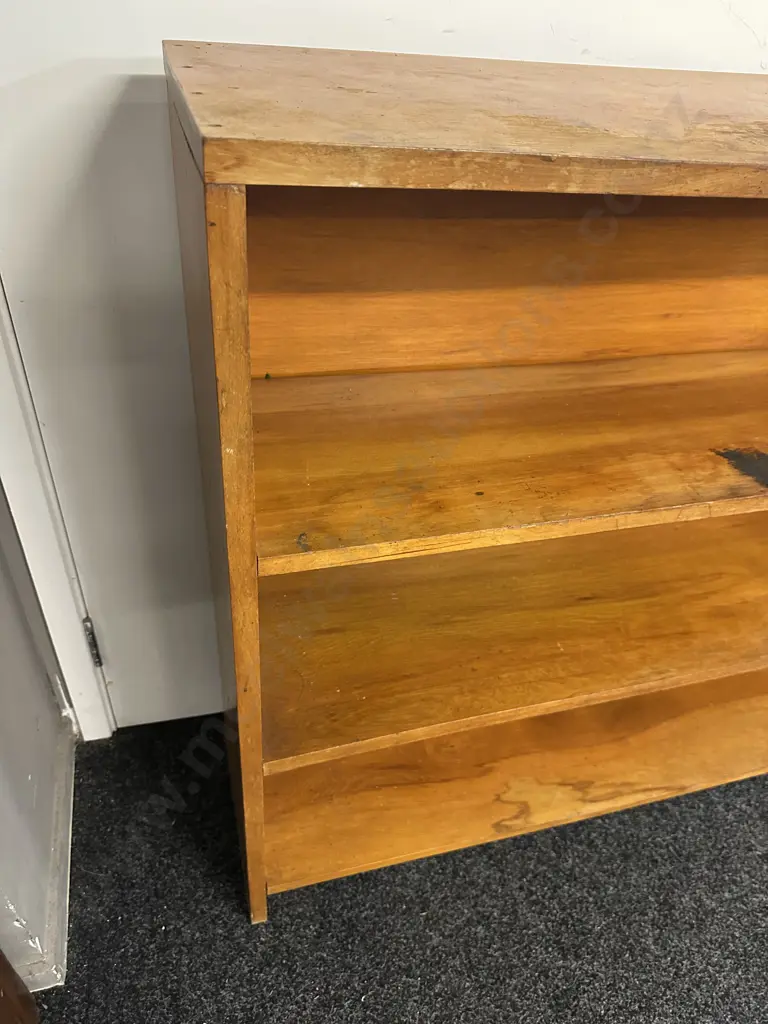 Retro Rimu 3 Tier Bookcase With Curved End. H91 W147 D26cm Image 1++