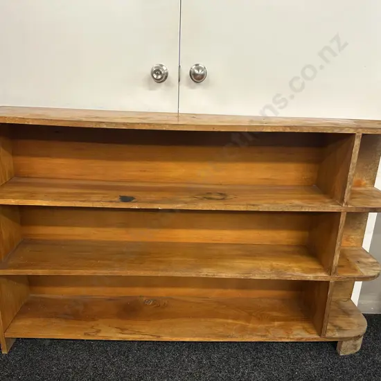 Retro Rimu 3 Tier Bookcase With Curved End. H91 W147 D26cm