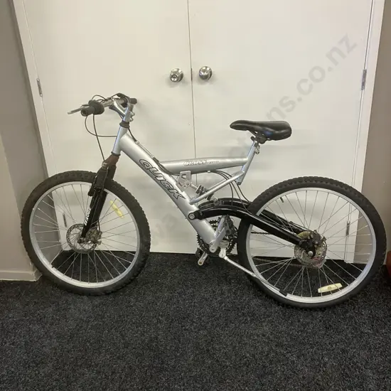 Silver Colour Quick Cross Country Bike