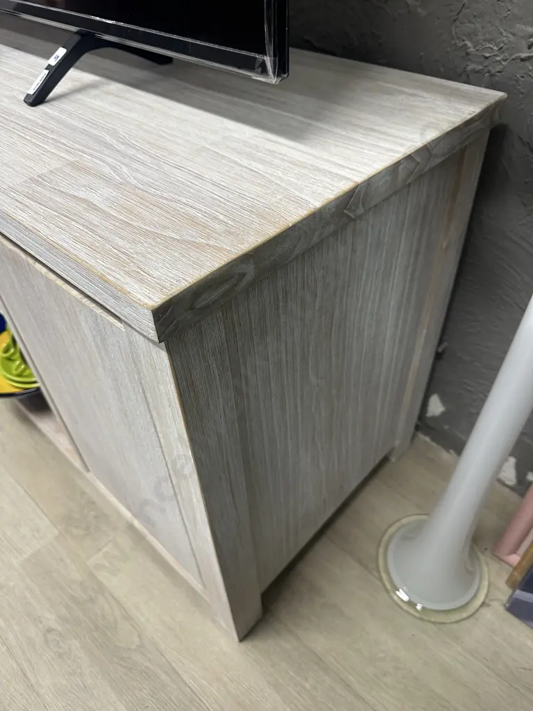 Ex Danske Mobler White Washed 2 Door TV Unit. H60 W120 D45cm Image 1++