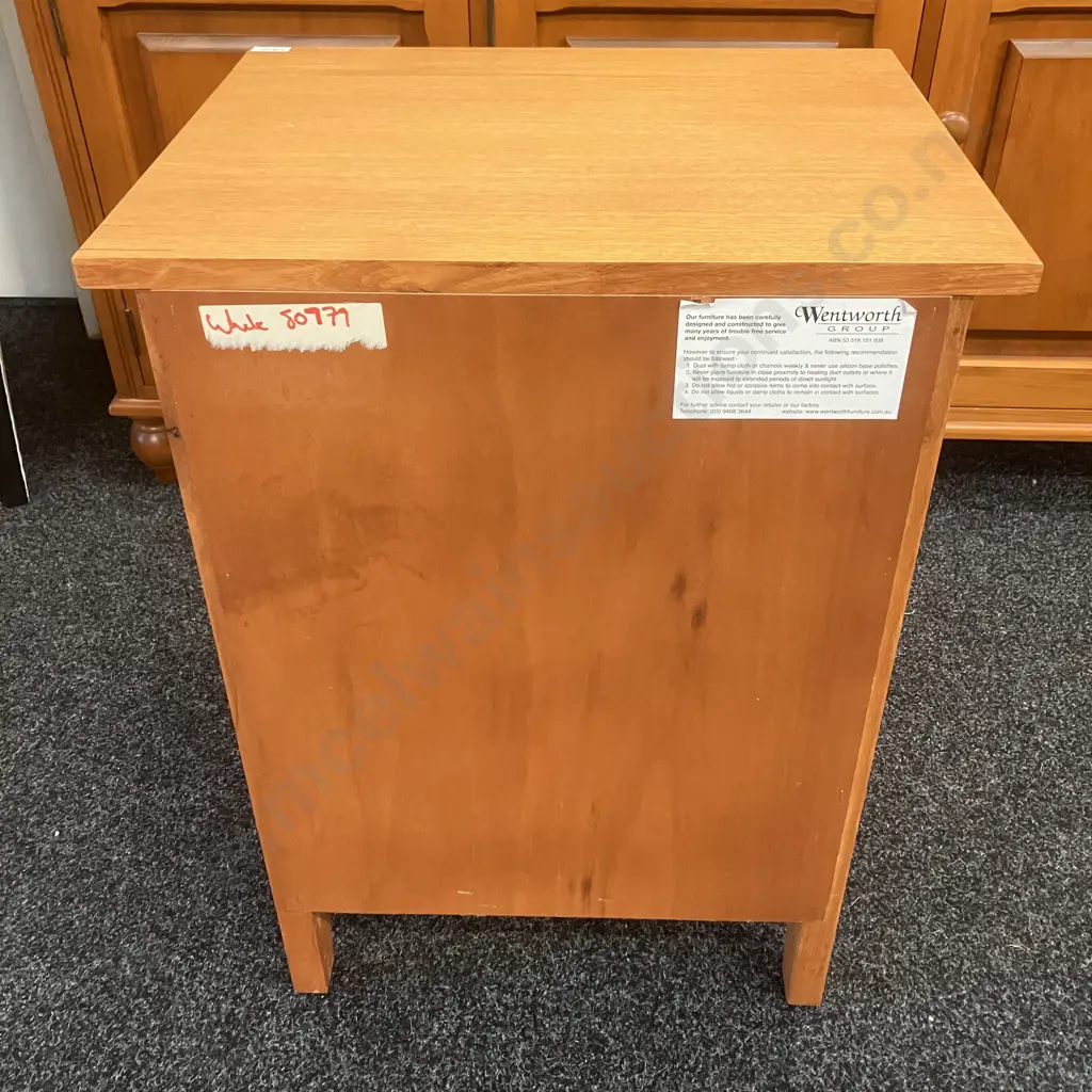 Wentworth Furniture (Aus) Oak Nightstand With Single Door & Drawer, Ornate Metal Handle & Door Pull. H69 W52 D42cm Image 1++