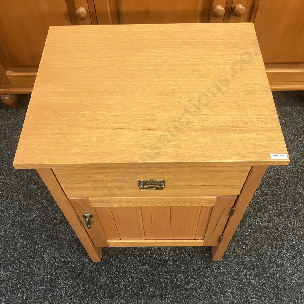 Wentworth Furniture (Aus) Oak Nightstand With Single Door & Drawer, Ornate Metal Handle & Door Pull. H69 W52 D42cm Image 1++