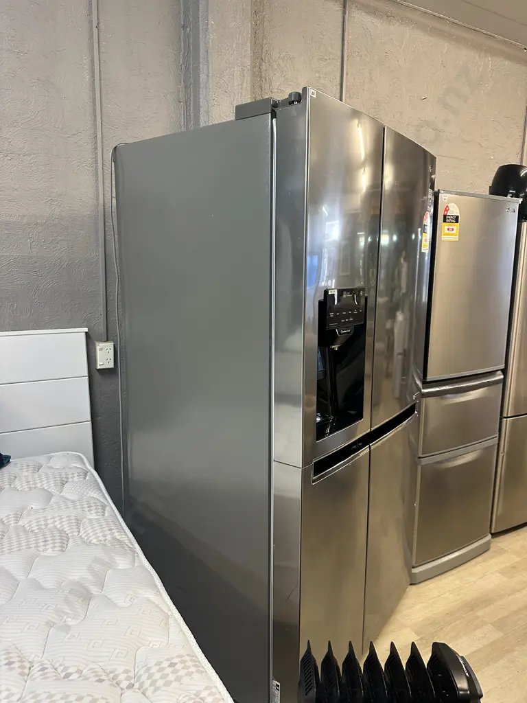 LG 668L Side by Side Fridge Freezer GS-L668PNL Non-Plumbed Ice & Water Dispenser, Stainless Steel Image 1++