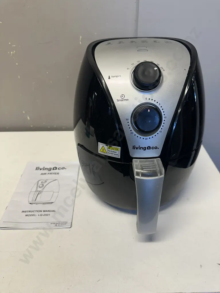 Living & Co Air Fryer With Manual Image 1++