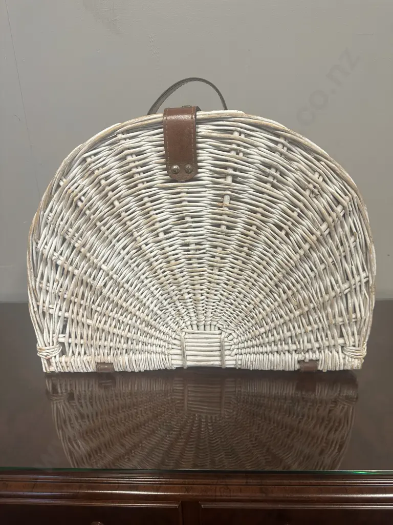 White Wash Half Round Picnic Hamper Image 1++