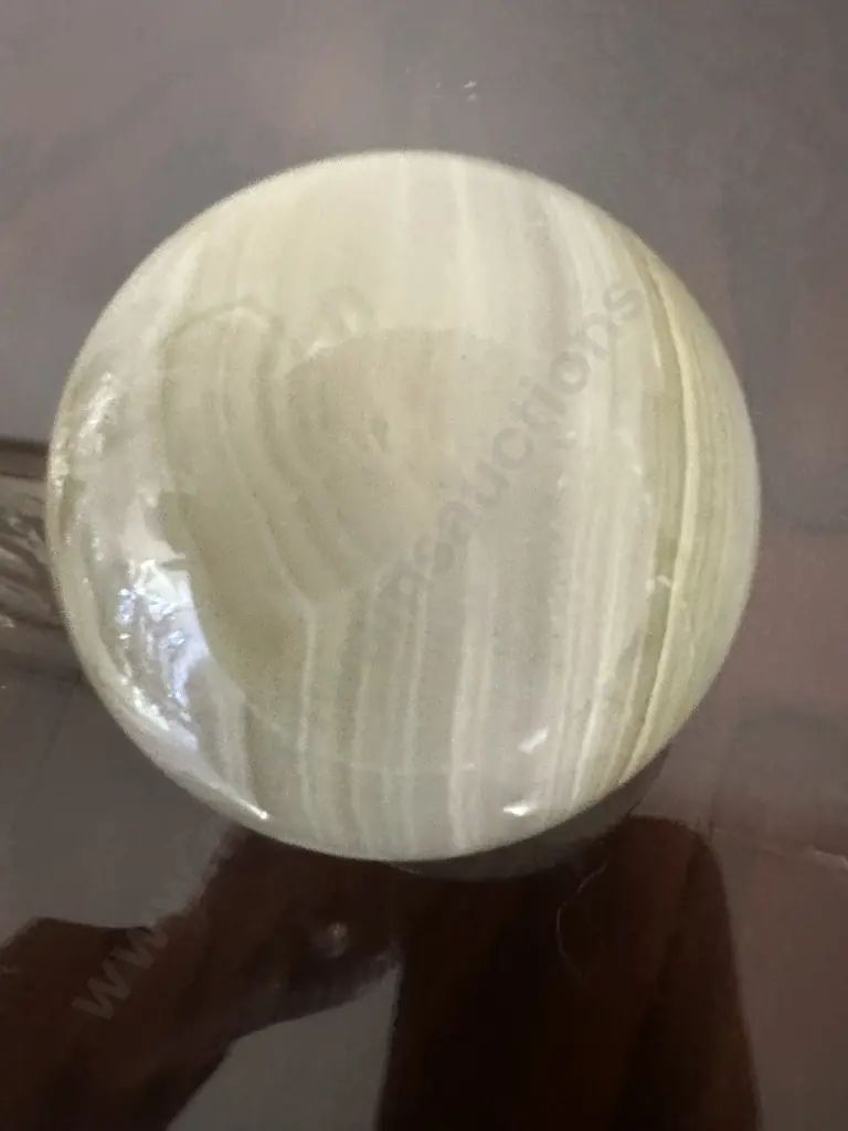Onyx Green Apple Paperweight H6cm.  Image 1++