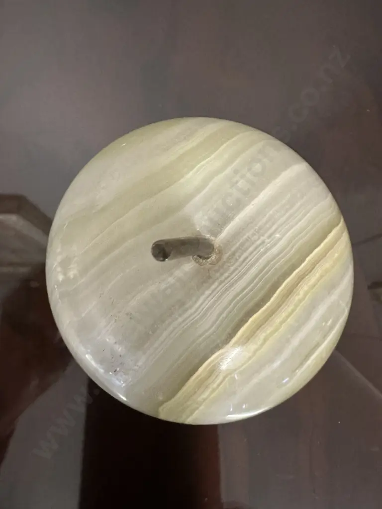 Onyx Green Apple Paperweight H6cm.  Image 1++