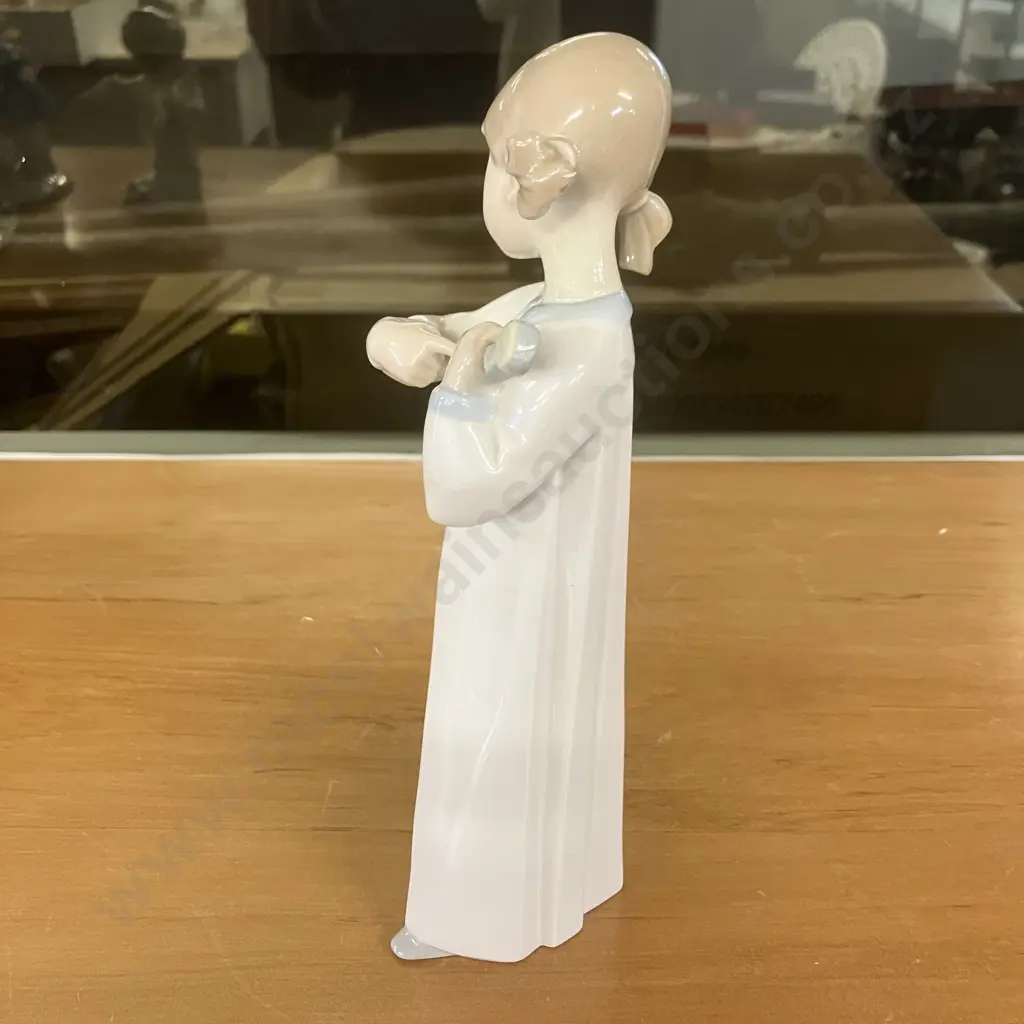 Vintage Retired Lladro Girl Playing The Mandolin Figurine Image 1++