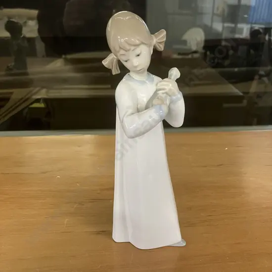 Vintage Retired Lladro Girl Playing The Mandolin Figurine