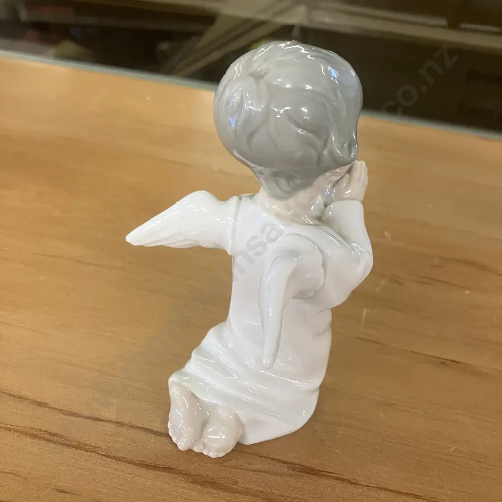 Vintage Retired Lladro Angel Praying Figurine Image 1++