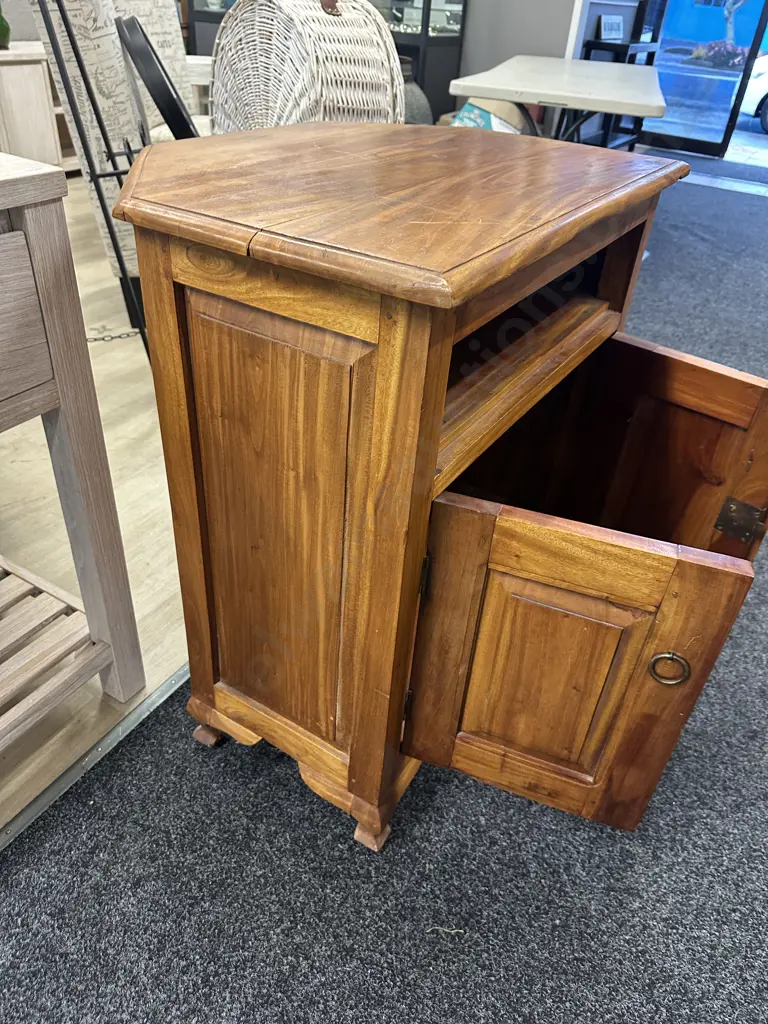 Wooden TV Cabinet One Shelf, Two Door H81,W74,D53cm. Image 1++
