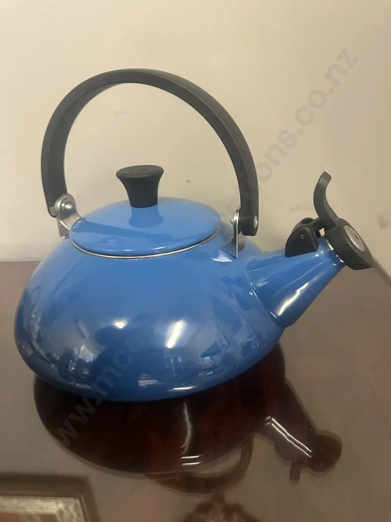 Le Creuset Zen Kettle Marseille Blue With Whistle Image 1++