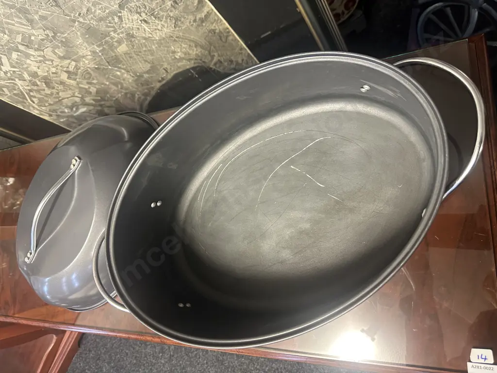 Large Lidded Roasting Dish Image 1++
