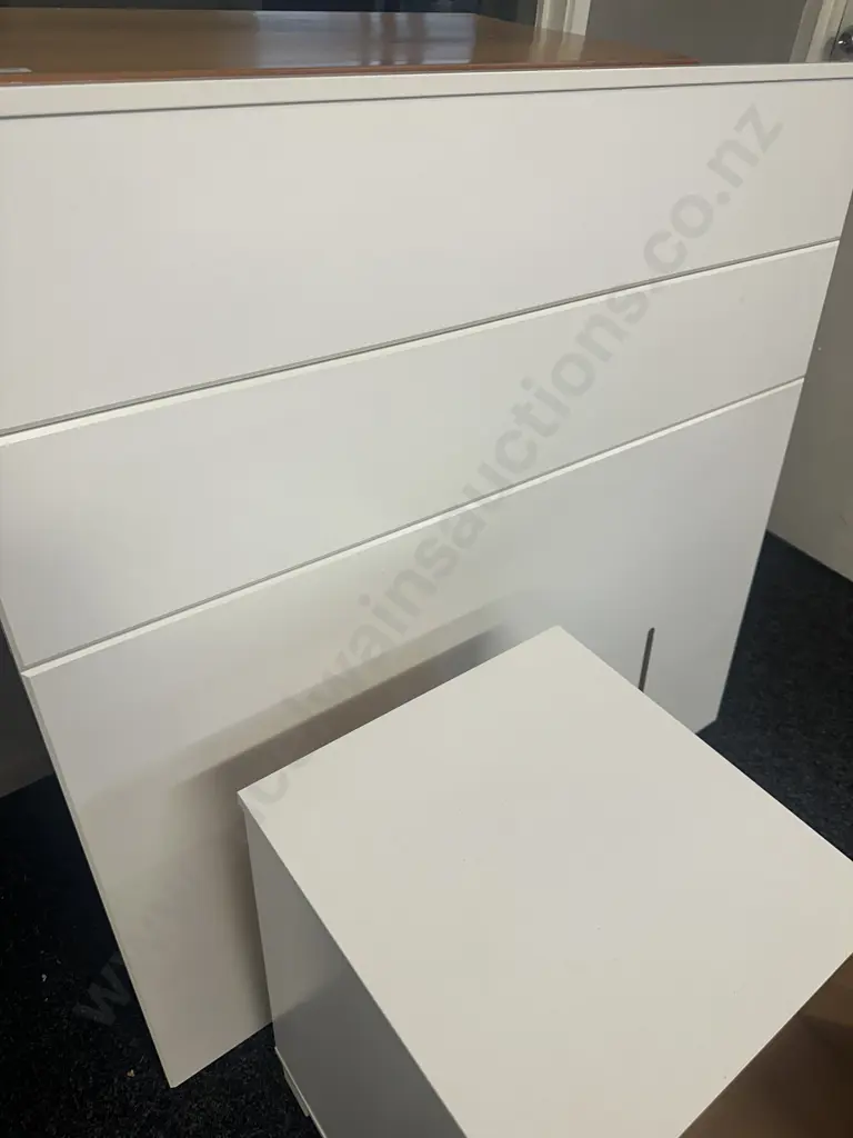 White Piper King Single Headboard & 3 Drawer Bedside With Silver Handles. H61 W69 D39cm Compac Brand Ex Forlongs Image 1++