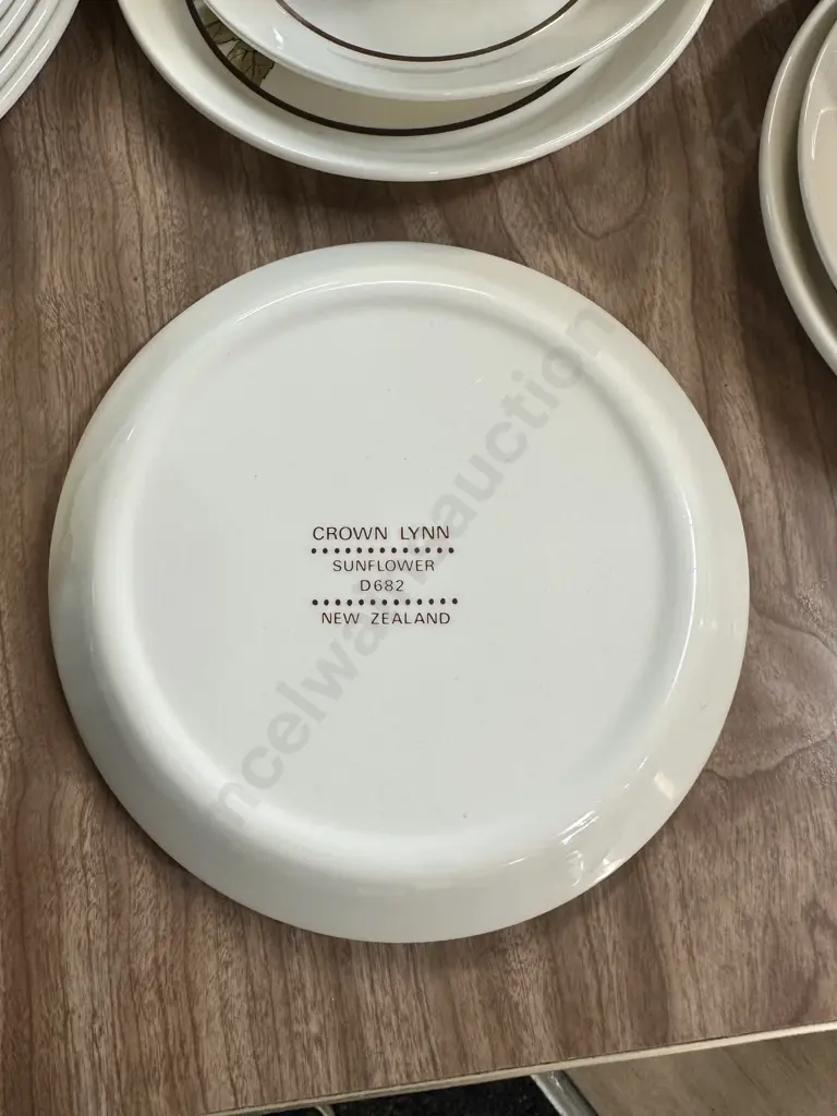 Crown Lynn Dinner Ware Sunflower Pattern #D682, 35 Pieces Image 1++