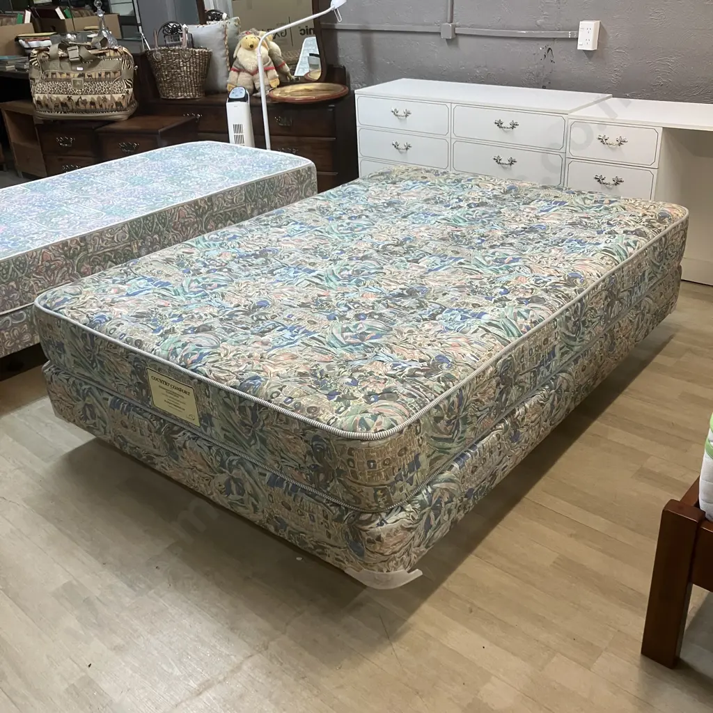 Country Comfort Double Size Mattress With Base Image 1++