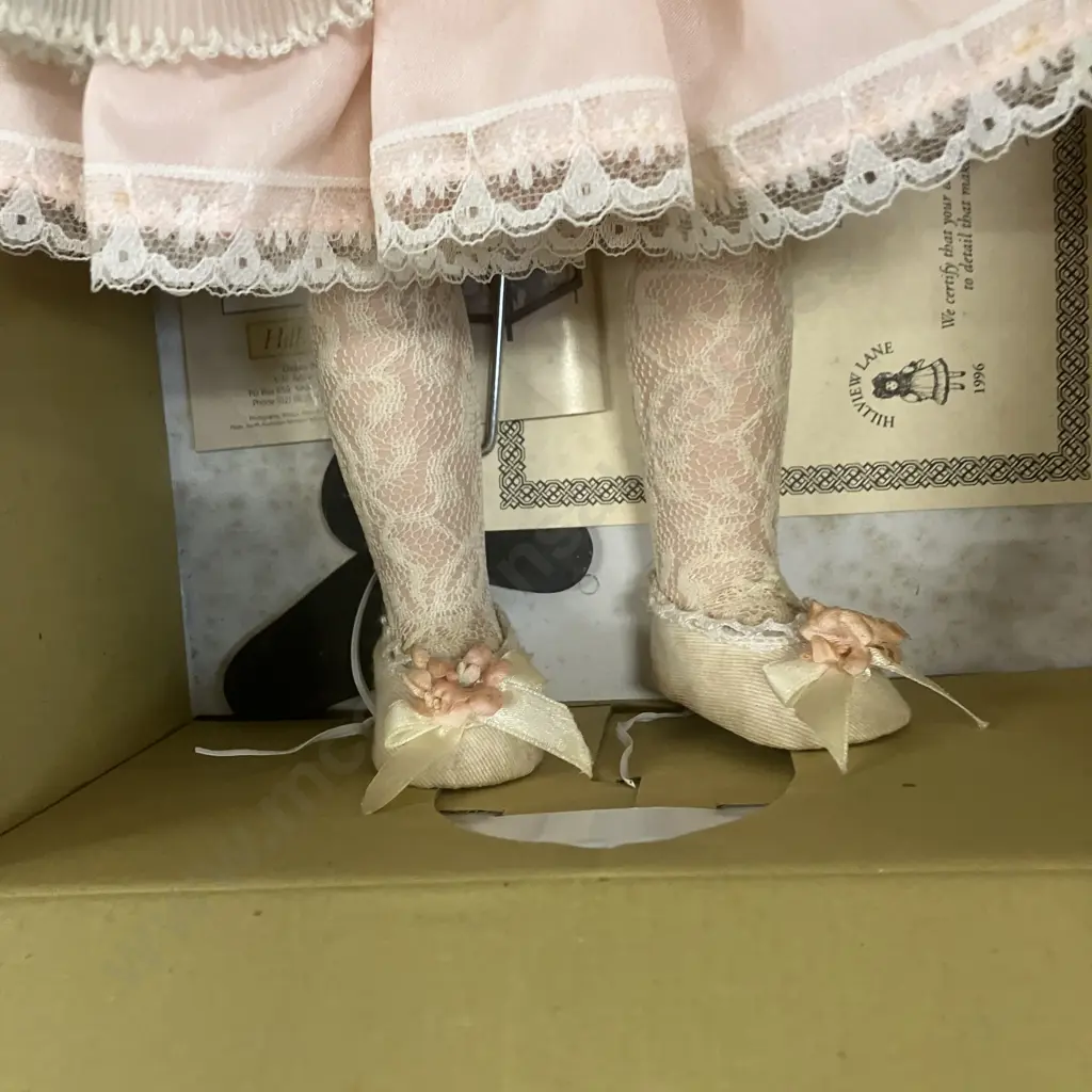 Vintage Stunning Porcelain HILLVIEW LANE Annabella Limited Edition Doll in Original Box with Certificate. 50cm Image 1++
