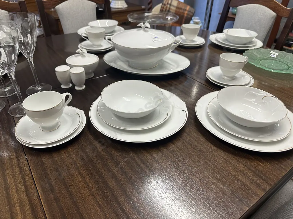 41 Piece Hutschenreuther Dinnerset Including Serving Dish, Lidded Vegetable Dish, Salt & Pepper Shakers & Sugar Bowl. Image 1++