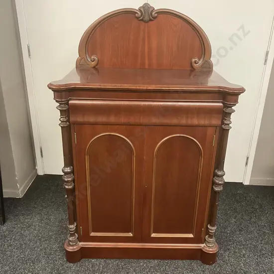 Mahogany Chiffonier 2 Door, With Key, Flocked Cutlery Drawer, Turned Front Supports. H133 W87 D46cm