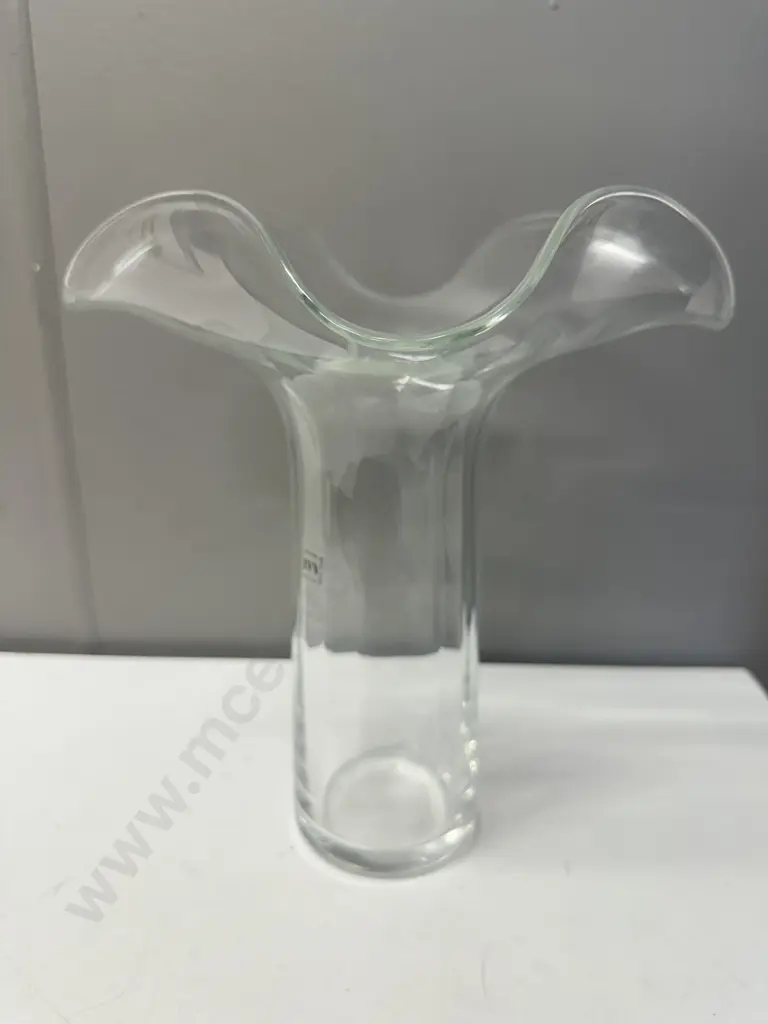 Italian Ivv Hand Blowen Glass Ribbed Design Ruffle Vase H28cm. Image 1++