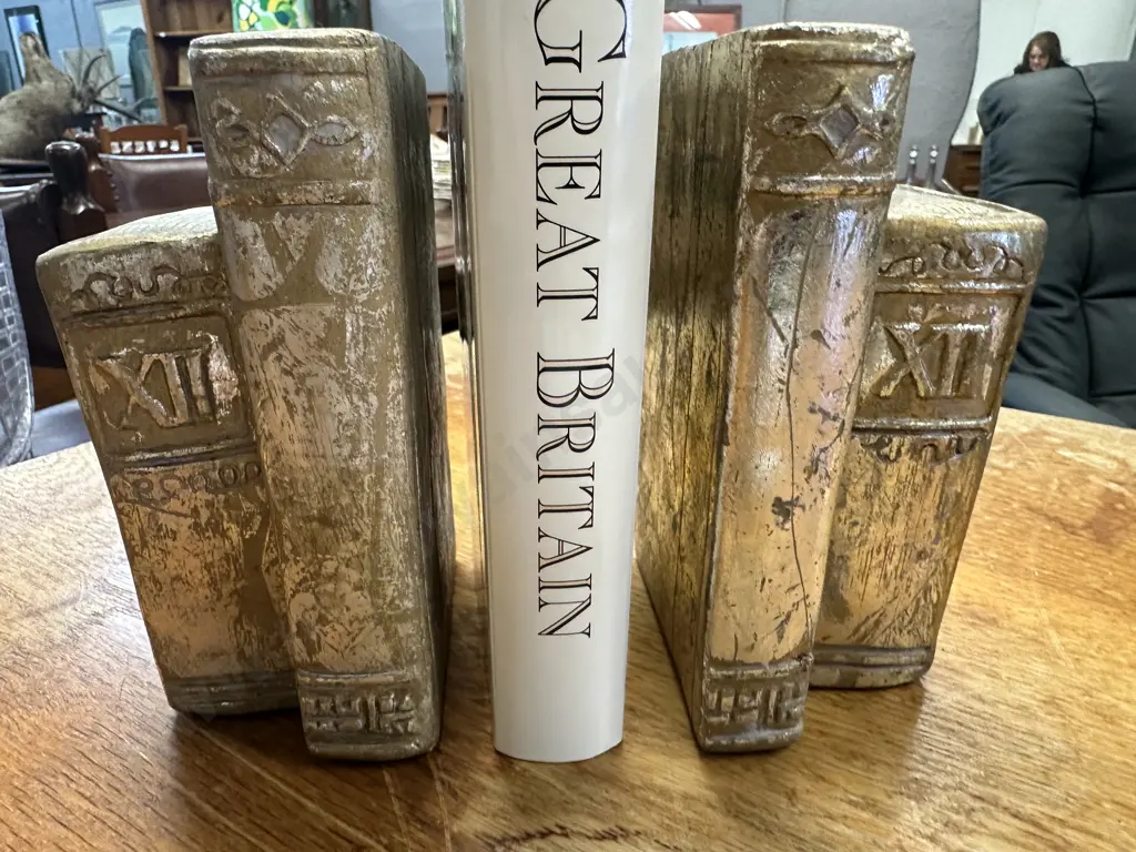 Decorative Gilt Book Ends With Great Britain Travel Guide Image 1++