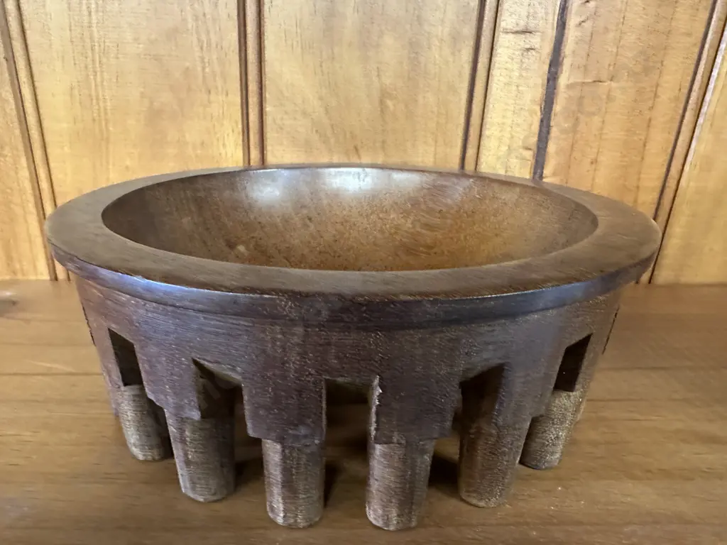 Vintage 1990s' Hand Made Samoan 19 Leg Kava Bowl. Dia 23cm Image 1++