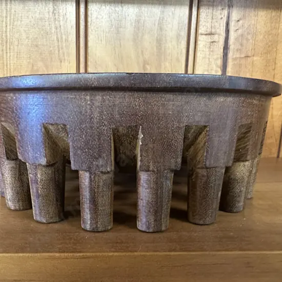 Vintage 1990s' Hand Made Samoan 19 Leg Kava Bowl. Dia 23cm