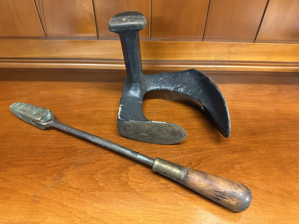 Antique Cobblers Anvil & Soldering Iron Image 1++