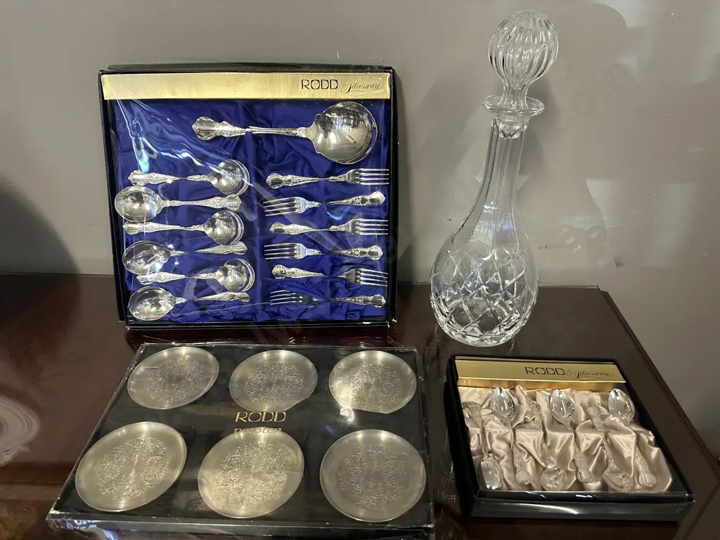 Crystal Decanter, Glasses, Silverware & Pewter Ware. Image 1++