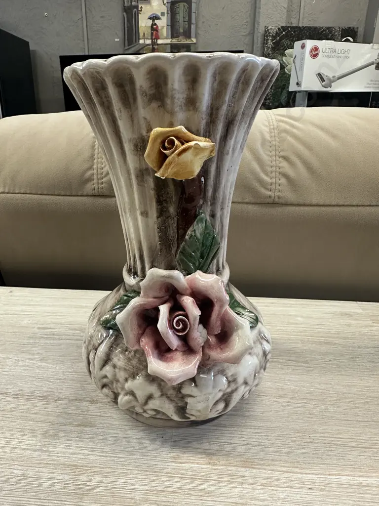 Vintage Italian Porcelain Capodimonte Rose Vase H24cm. Image 1++