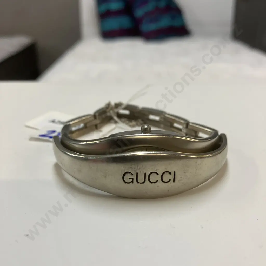 Vintage Gucci Womens Bracelet Watch Image 1++