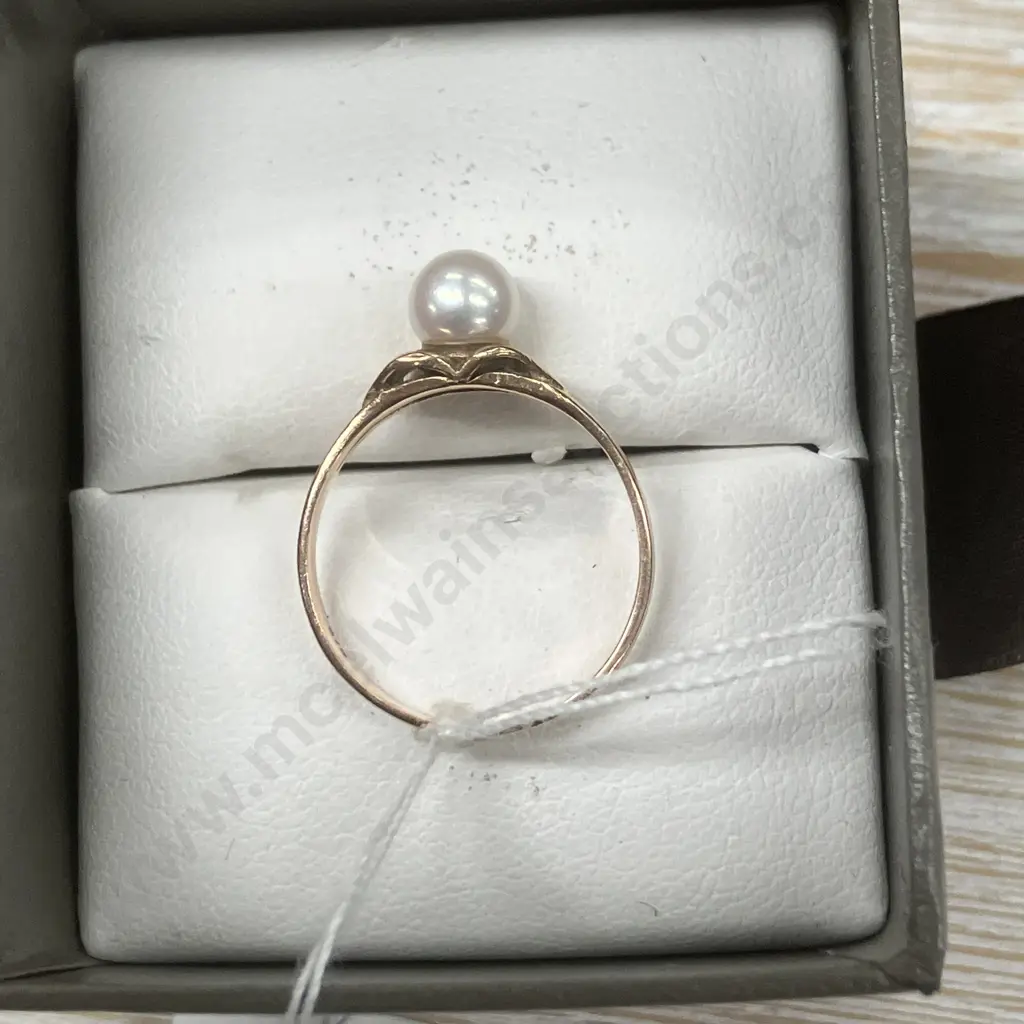 9K Gold Single Pearl Ring Stamped 375 Image 1++