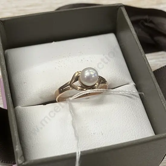 9K Gold Single Pearl Ring Stamped 375